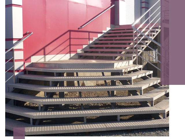 Лестницы для магазина в Кумертау — изготовление и монтаж