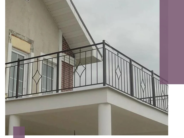 Изготовление балконных ограждений в Кумертау из металла и стекла